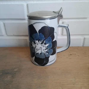 Royal Copenhagen. Krus med tin låg 15 cm. #697/3697