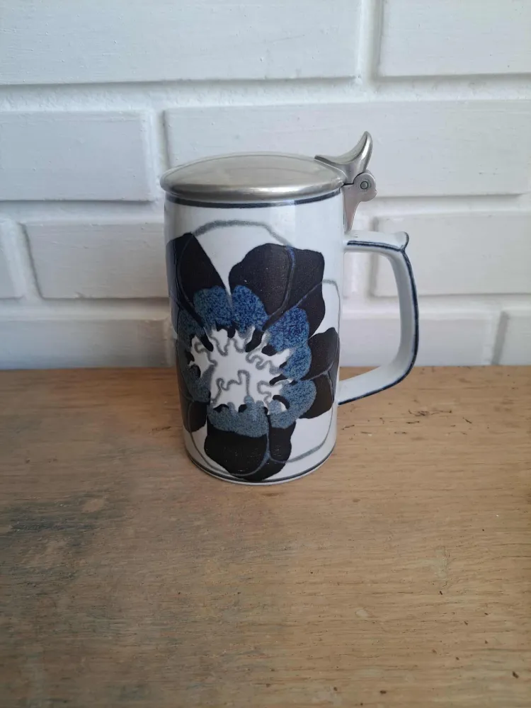 Royal Copenhagen. Krus med tin låg 15 cm. #697/3697