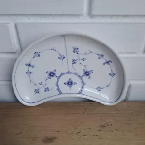 Royal Copenhagen, Musselmalet riflet, Halvmåne fad 22 cm #1/155