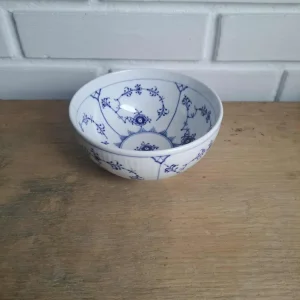 Royal Copenhagen. Musselmalet riflet, Skål 13 cm. #454
