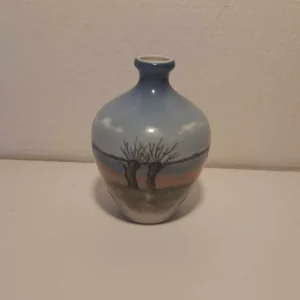Royal Copenhagen. Vase med stryned træer 10,5 cm. #2893/396