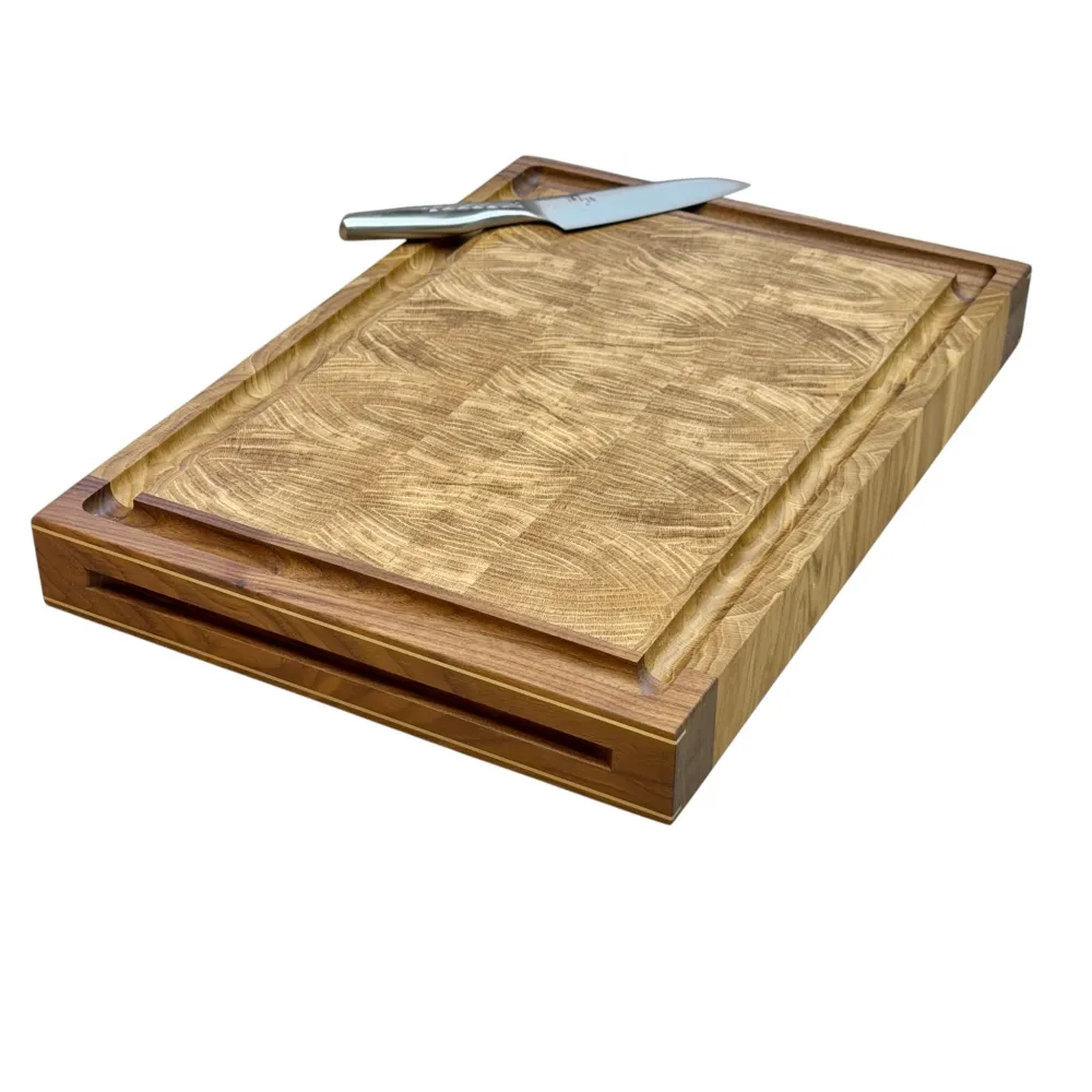 Chefs Board - 5 cm tykt skærebræt med kerne i endetræ og retvendt håndgreb med messingdetaljer. Størrelser fra 30x20 cm -...