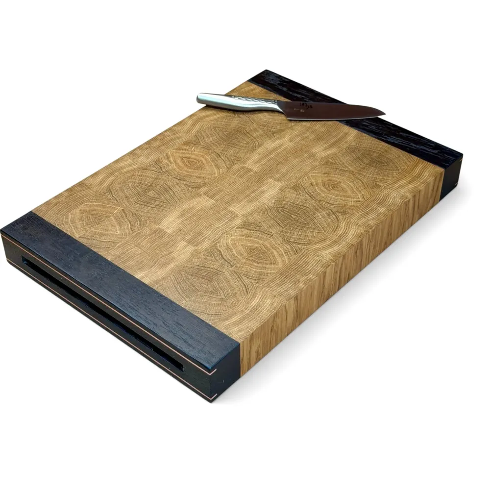 Chefs Board - 5 cm tykt skærebræt med kerne i endetræ og retvendt håndgreb med messingdetaljer. Størrelser fra 30x20 cm -...