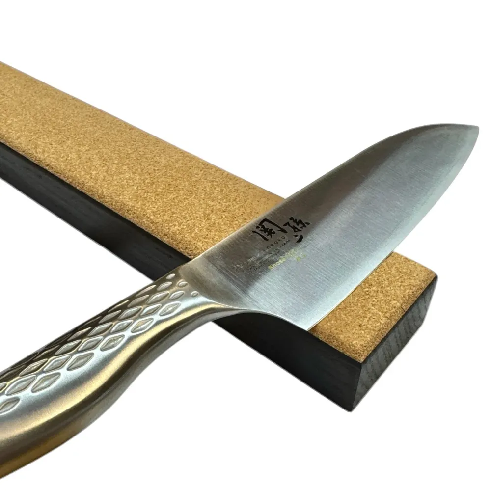 Cork - smal magnetskinne med naturkork i længder fra 30 - 90 cm. Rune-Jakobsen Woodworks