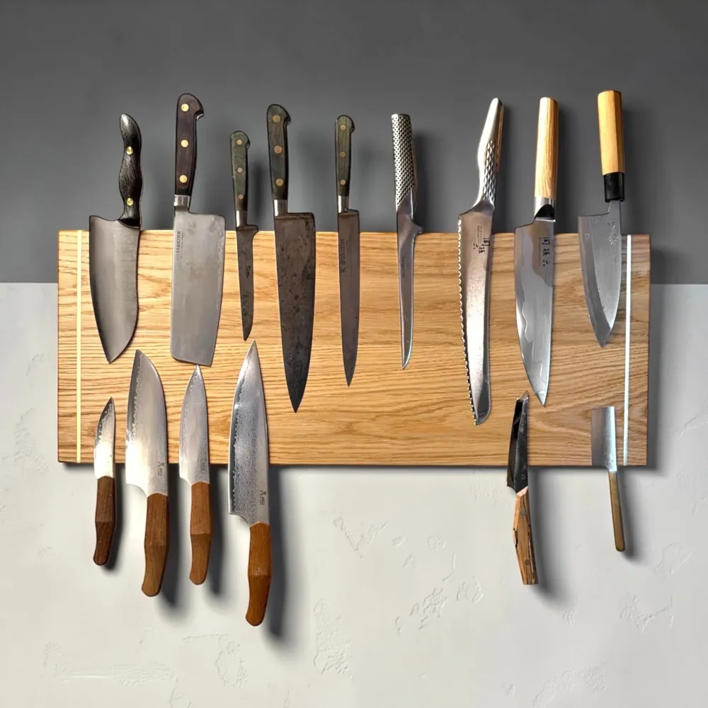 Defined - bred knivmagnet i bredder fra 10 - 28 cm og længder fra 40 - 80 cm. Vertikal eller horisontal montering. Rune-Ja...