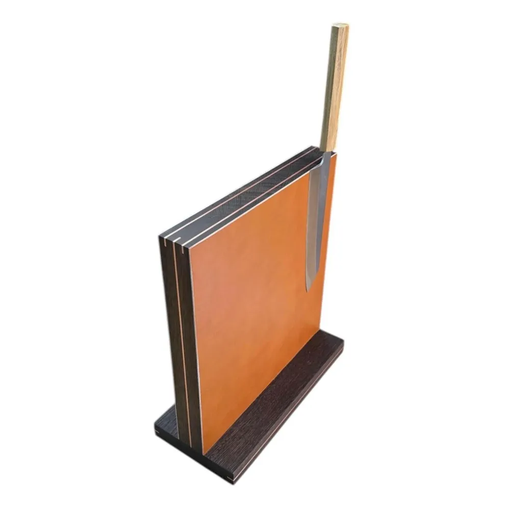 Leather Block Exclusive - 15 eller 25 cm bred dobbeltsidet magnetisk knivblok med Italiensk læder og metaldetaljer. Højde...