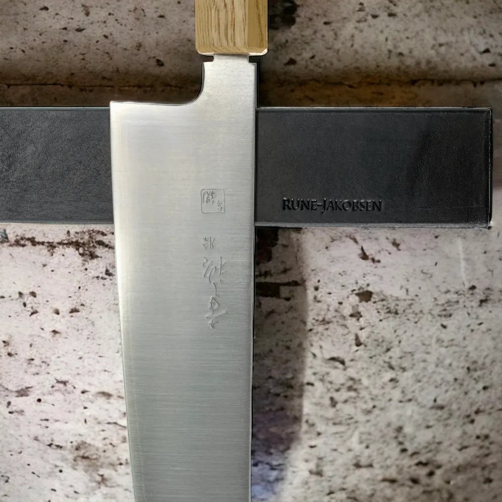 Leather protected Original- smal knivmagnet i længder fra 20 - 80 cm med italiensk læderfront. Rune-Jakobsen Woodworks