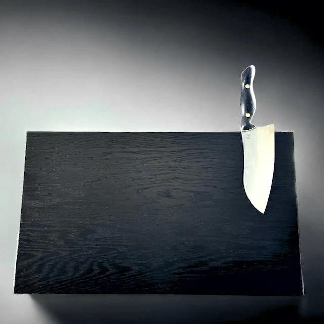 You want it darker? - 30 til 60 cm bred, vinklet sortbejdset knivblok. Enkelt eller dobbeltsidet magnetisk. Højde 25 cm. R...