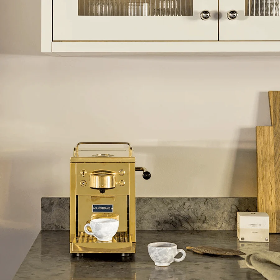 SJOSTRAND ESPRESSO KAFFEKAPSELMASKIN MESSING