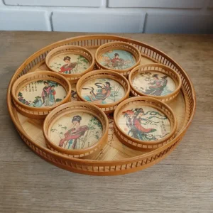 Træbakke med Kinesiske motiver 28 cm.
