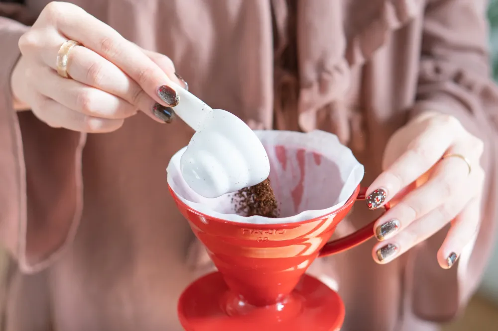 V60 Plastic 02 Dripper - Rød