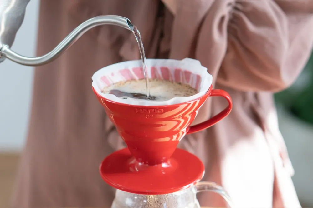 V60 Plastic 02 Dripper - Rød