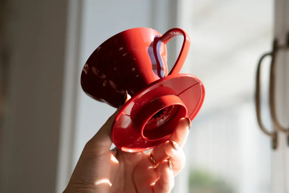 V60 Plastic 02 Dripper - Rød