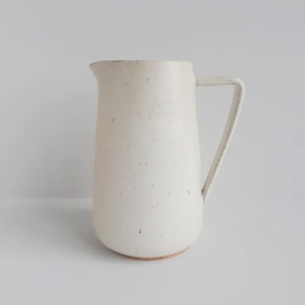 Water jug / Creamy White