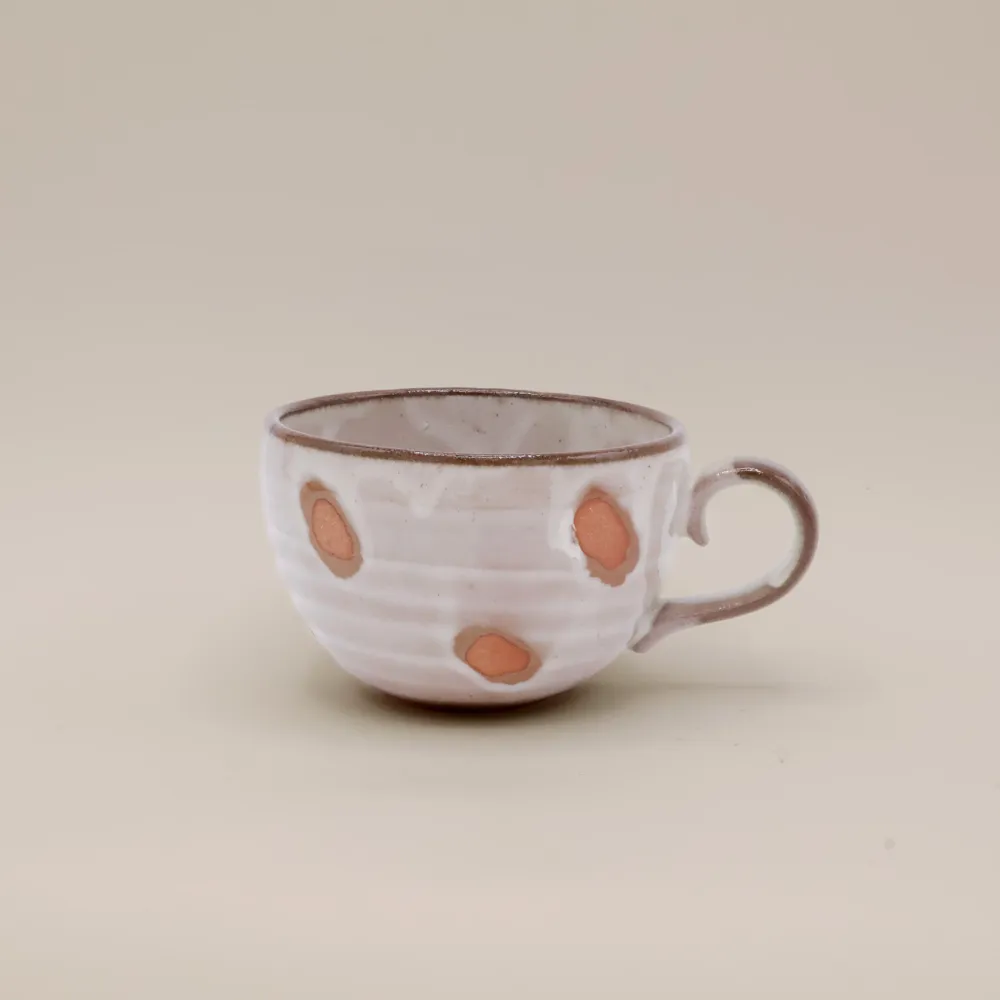 Japansk cappucinokop med store pletter