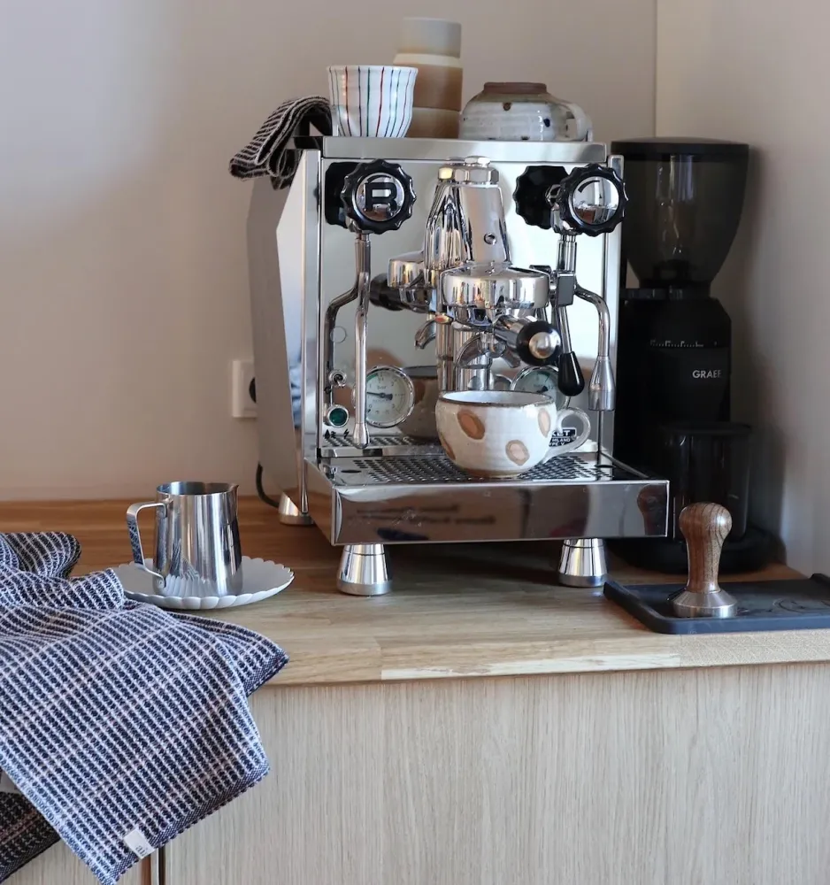 Japansk cappucinokop med store pletter