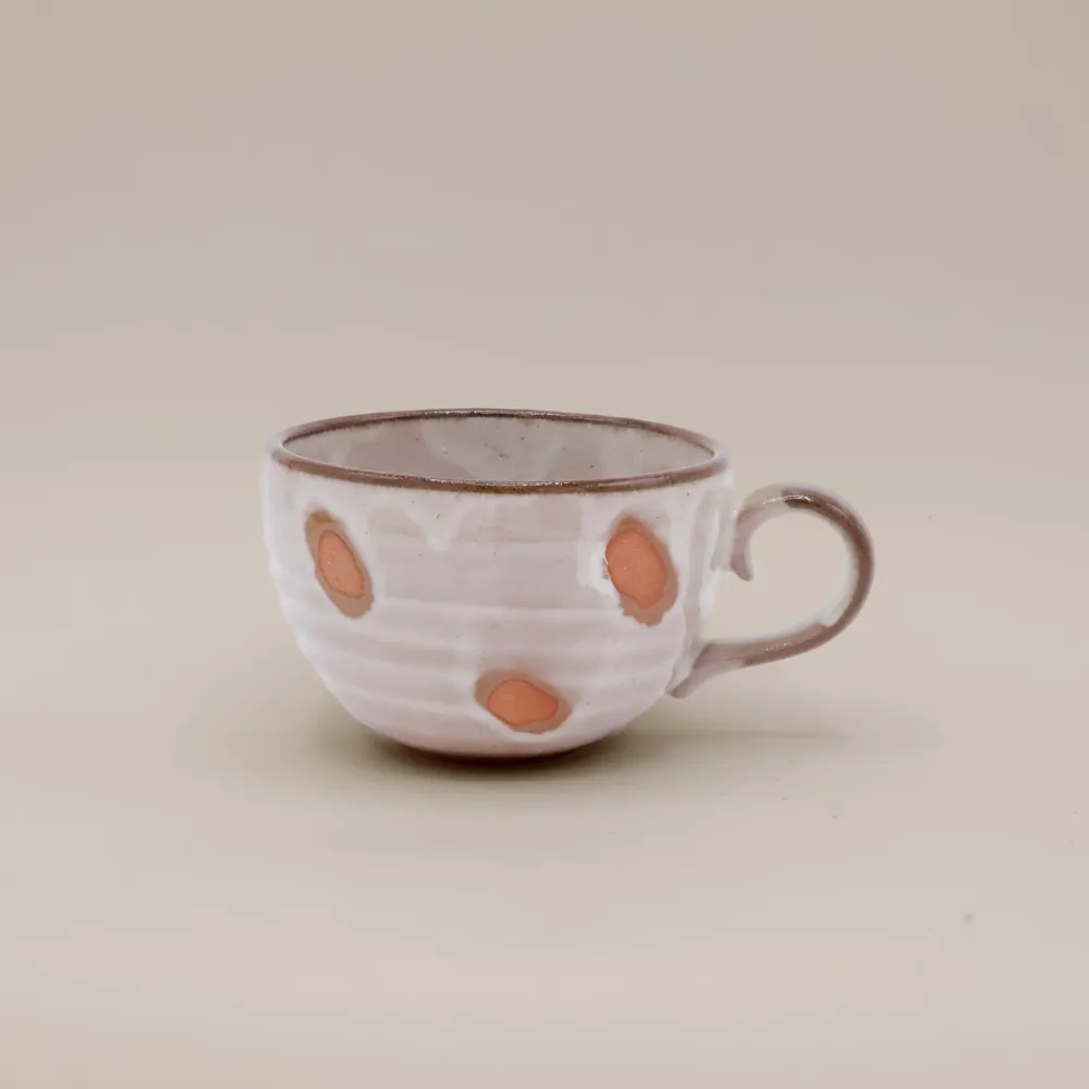 Japansk cappucinokop med store pletter