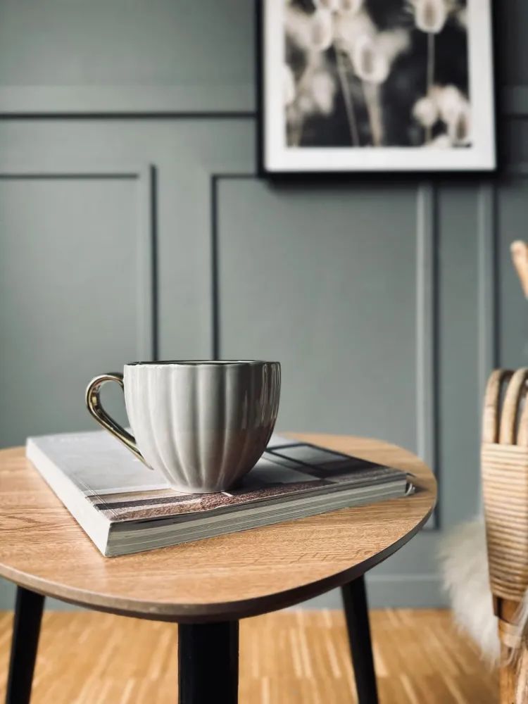 Tekop med guld hank – Beige