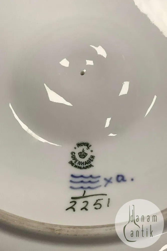 Royal Copenhagen Musselmalet Riflet låg No. 2251