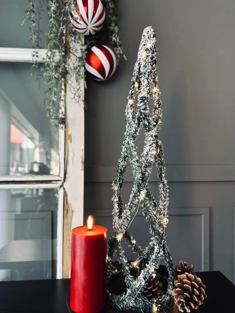 Julekegle med LED lys - H 60cm