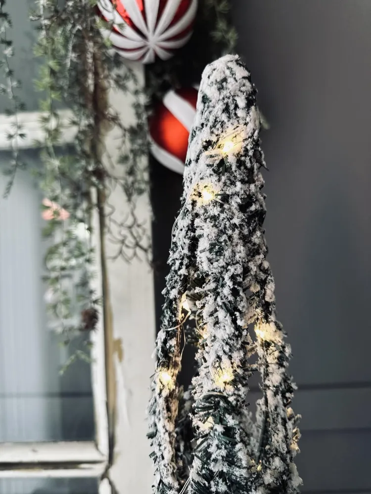 Julekegle med LED lys - H 60cm