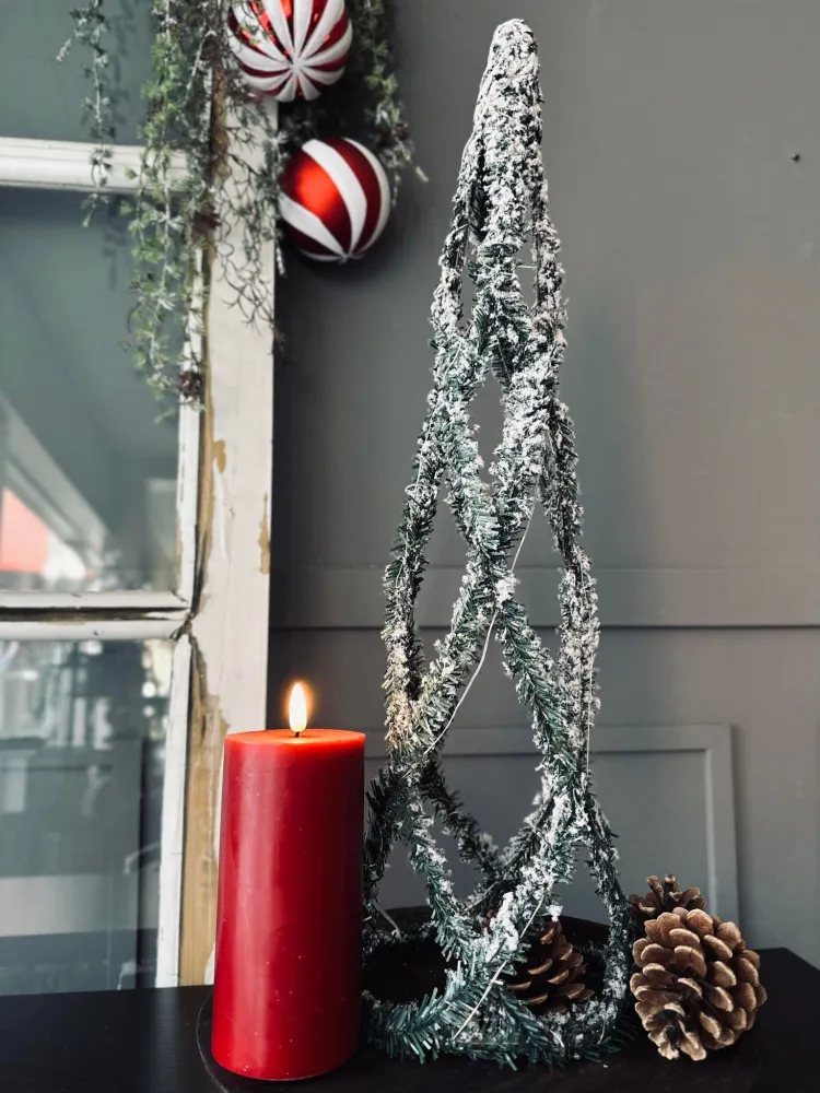 Julekegle med LED lys - H 60cm