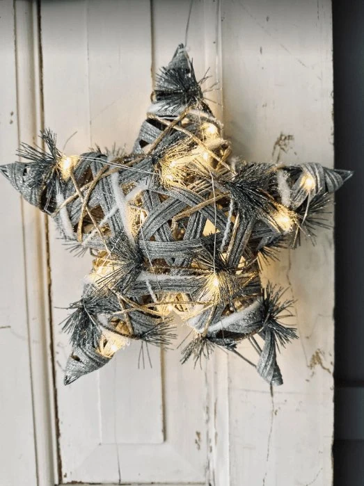 Stjerne med LED lys og gran - 30cm