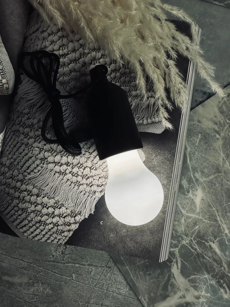 Flytbar LED lampe m. ophæng