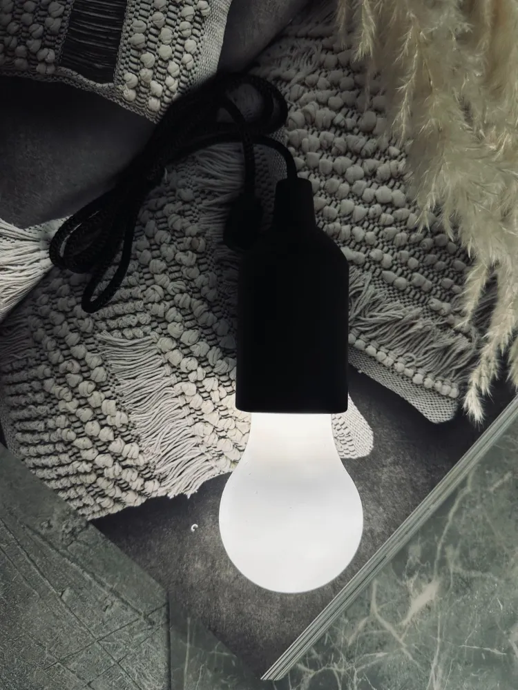 Flytbar LED lampe m. ophæng