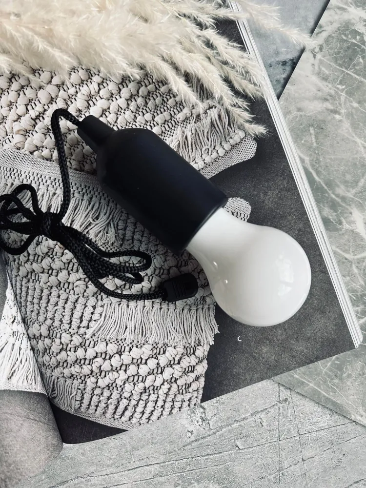 Flytbar LED lampe m. ophæng