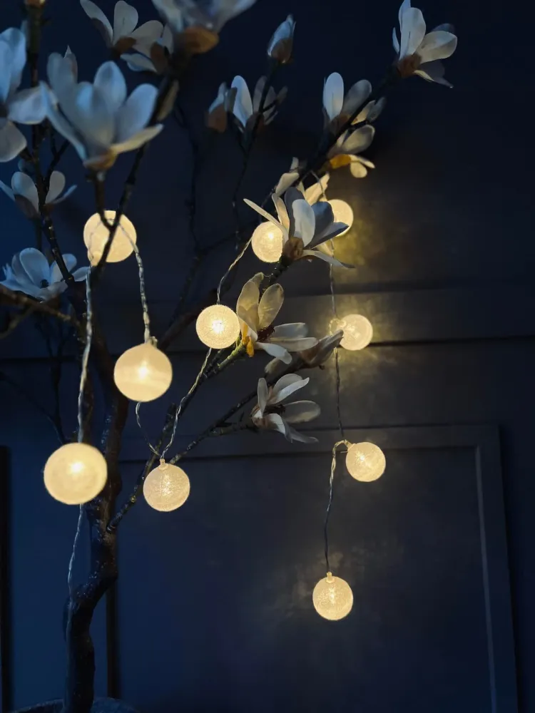 Lyskæde deko med 10 led kugler - batteriboks