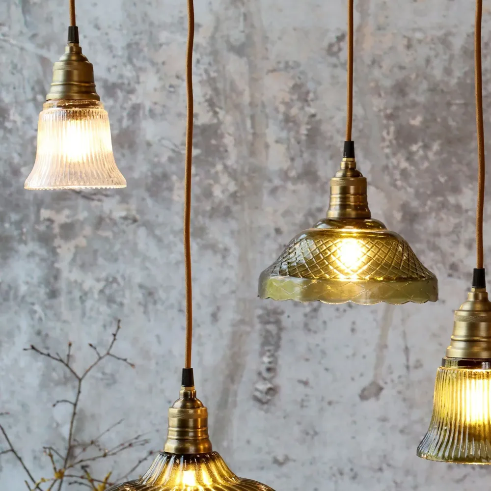 Glaslampe med messingtop - Chic Antique