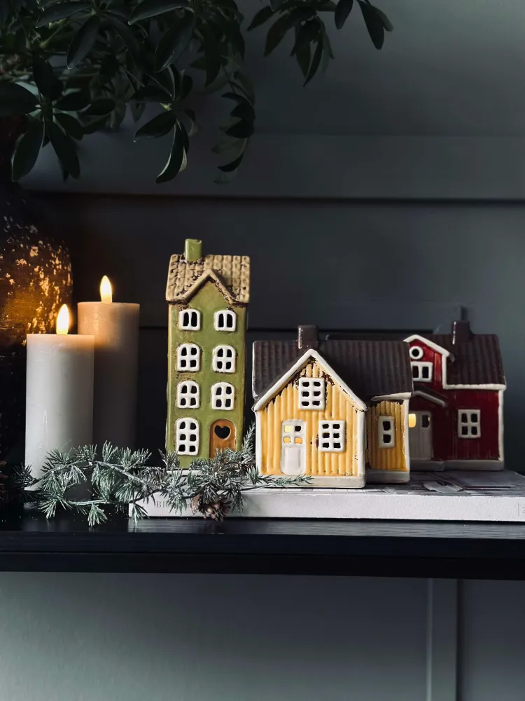 Lyshus Keramik - Gul Træhus