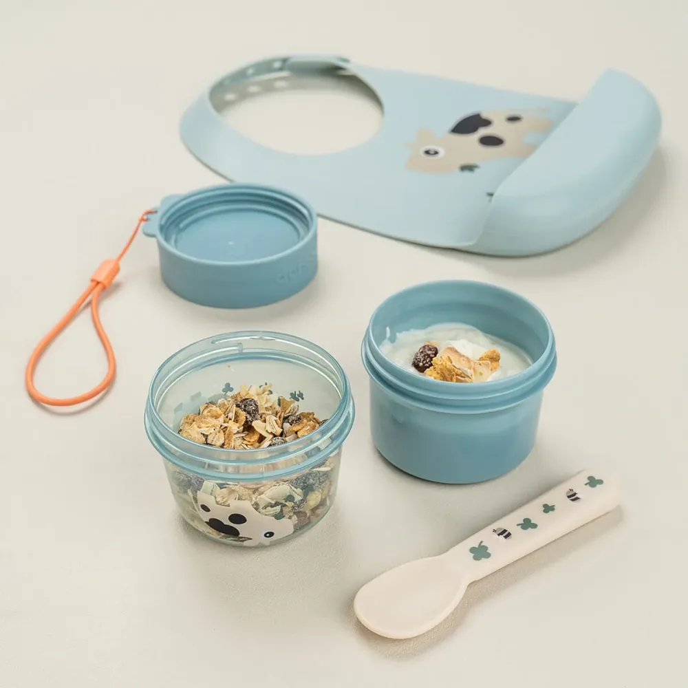 To go 2-way snackbøtte S - Tiny farm - Blå Done by Deer