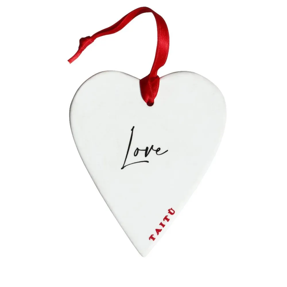 Taitù Love hjertedekoration 8,5x10cm Fine Bone Kina porcelæn 12-6-22-D