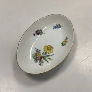 Bing og Grøndahl Saksisk Blomst, Hvid Ovalt Kagefad No. 38