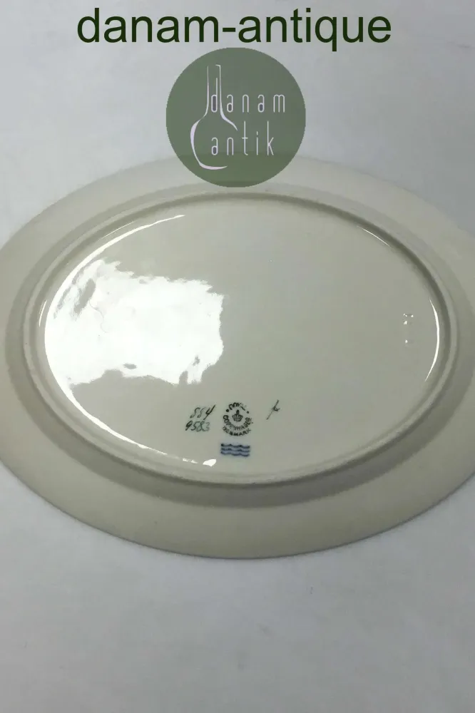 Royal Copenhagen Hjertegræs Oval Fad No 884/9583