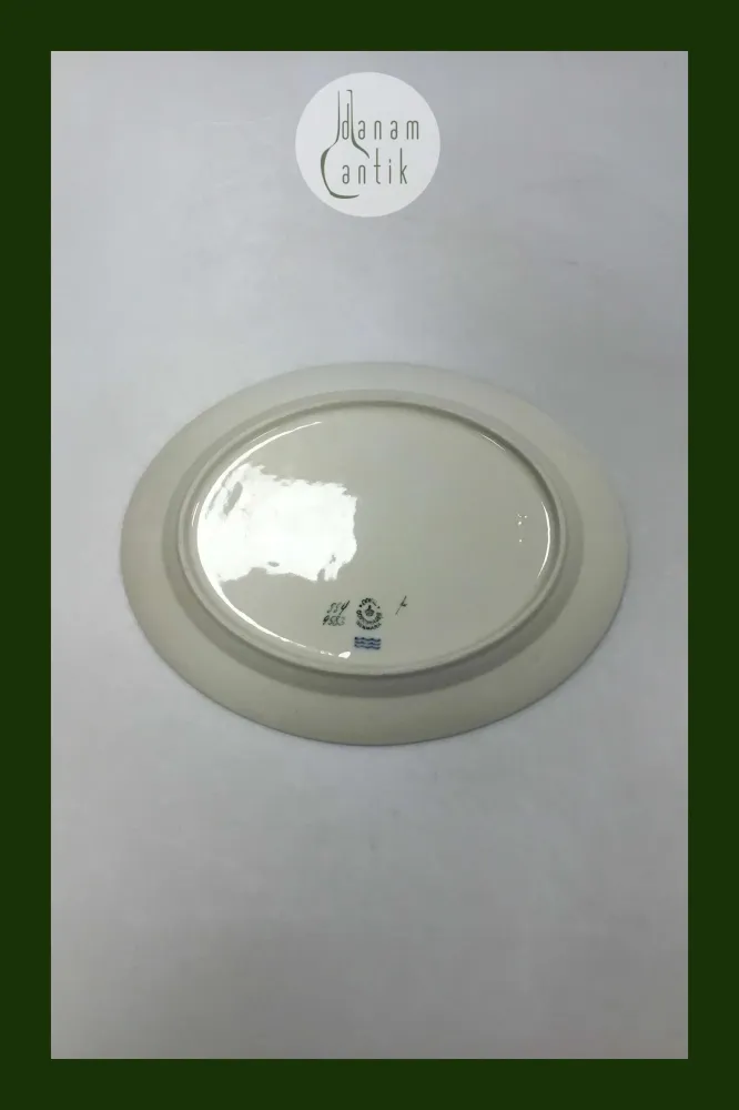Royal Copenhagen Hjertegræs Oval Fad No 884/9583