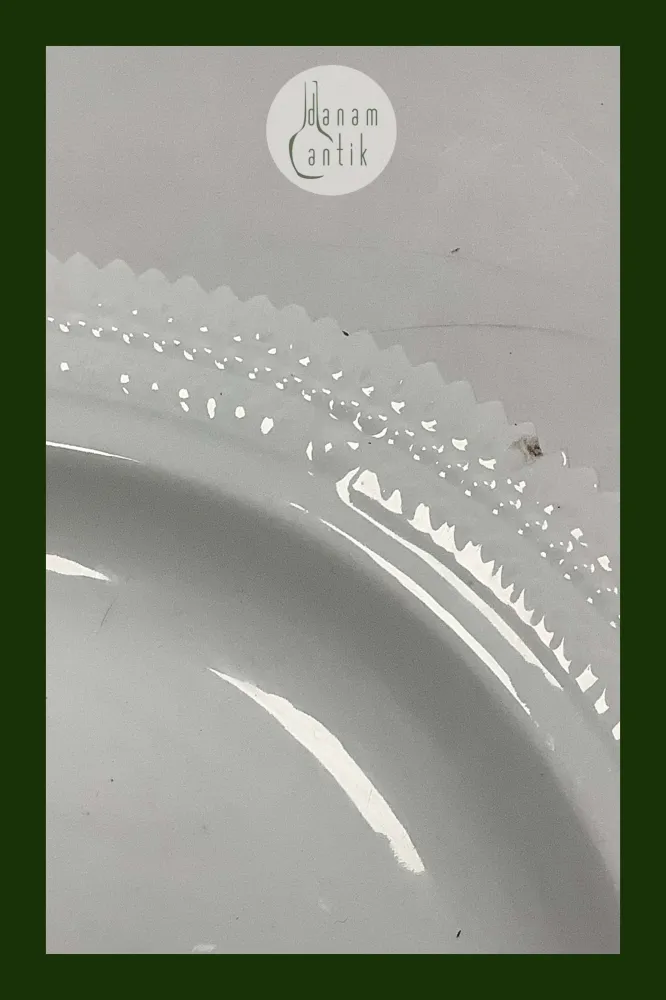 Royal Copenhagen Hvid Flora Danica Ovalt Serveringsfad No 3517