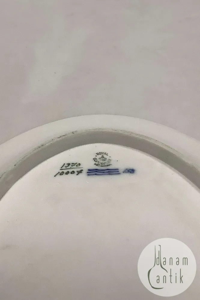 Royal Copenhagen / Kgl. Porcelæn Skærsommernatsdrøm Gammel Ovalt Fad No 1370 / 10007