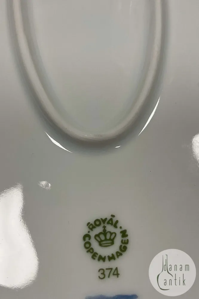 Royal Copenhagen Liselund Mørkeblå Ovalt fad No 374