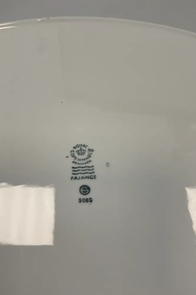 Royal Copenhagen Rødkant Oval Bakke No 3080/375