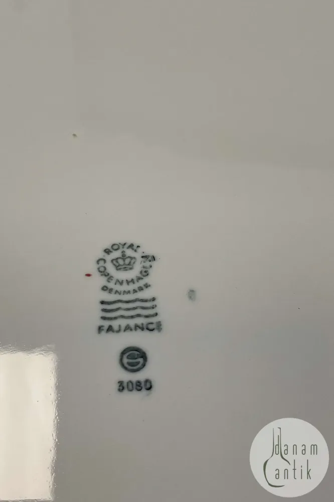 Royal Copenhagen Rødkant Oval Bakke No 3080/375