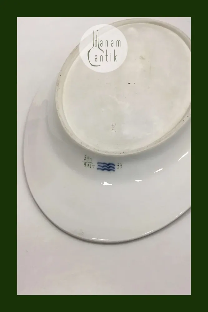 Royal Copenhagen Stel nr. 597 Ovalt fad No 9037