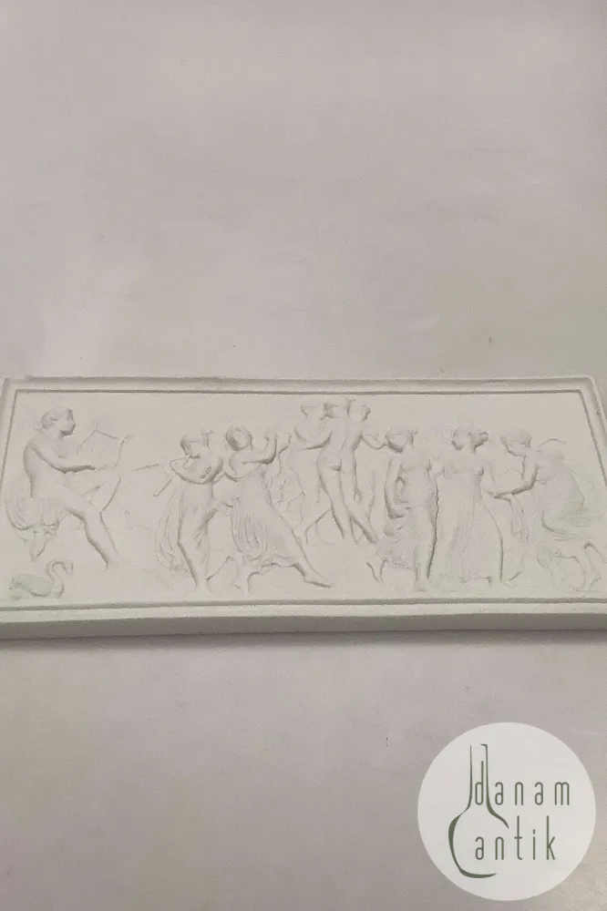 Bing og Grøndahl Bisquit Musernes dans på Helikon No 122