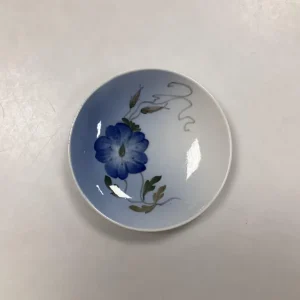 Royal Copenhagen Art Nouveau Lille platte med blomst No 2800/2800