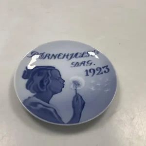 Royal Copenhagen Børnehjælpsdags Platte fra 1923