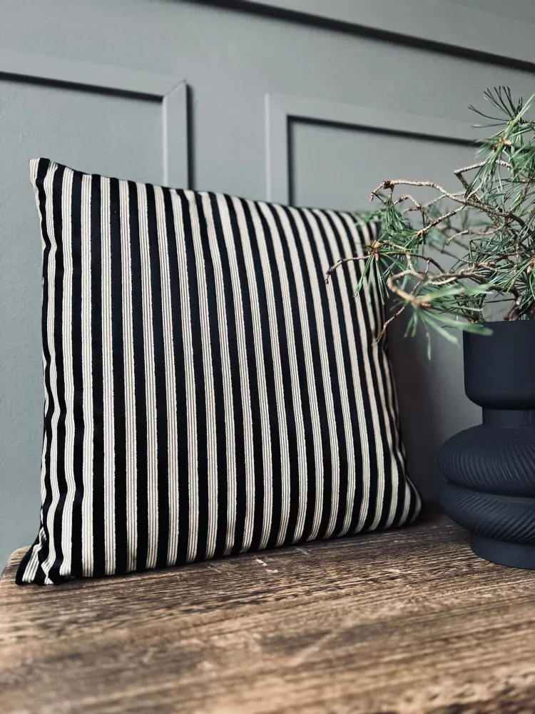 Pude med striber - Inkl fyld 43x43 cm