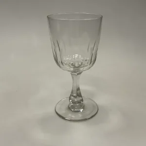 Holmegaard Derby Rødvinsglas 19cm Klart glas med oliv slibing og facet slebet stilk. Fra 1890-1950