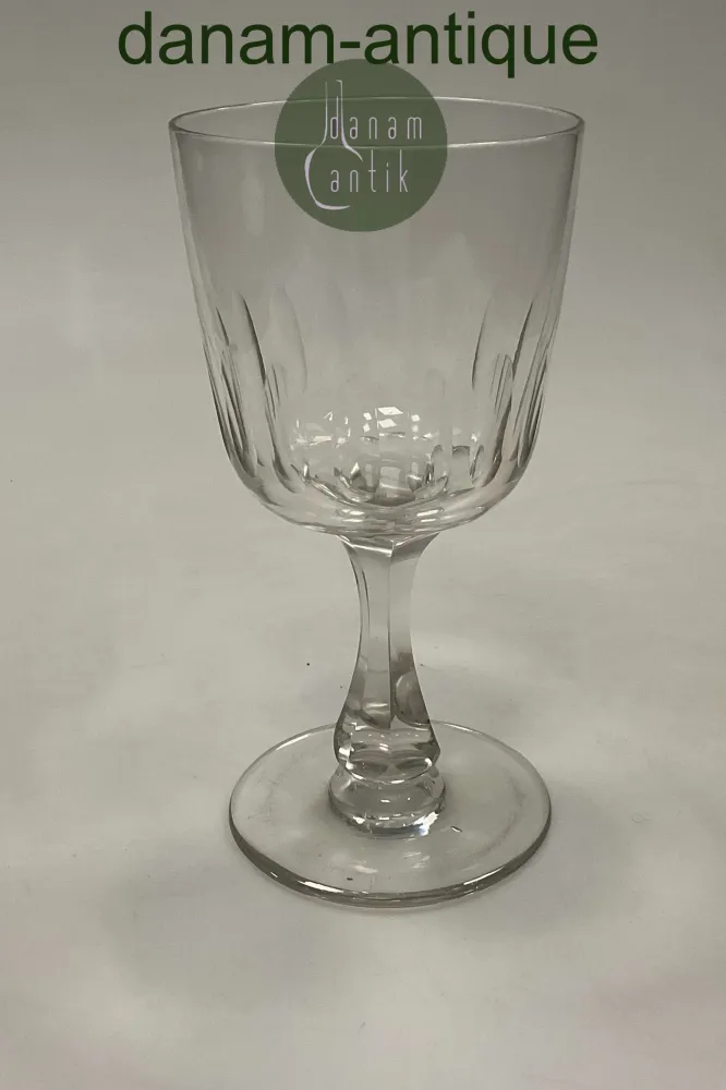Holmegaard Derby Rødvinsglas 19cm Klart glas med oliv slibing og facet slebet stilk. Fra 1890-1950